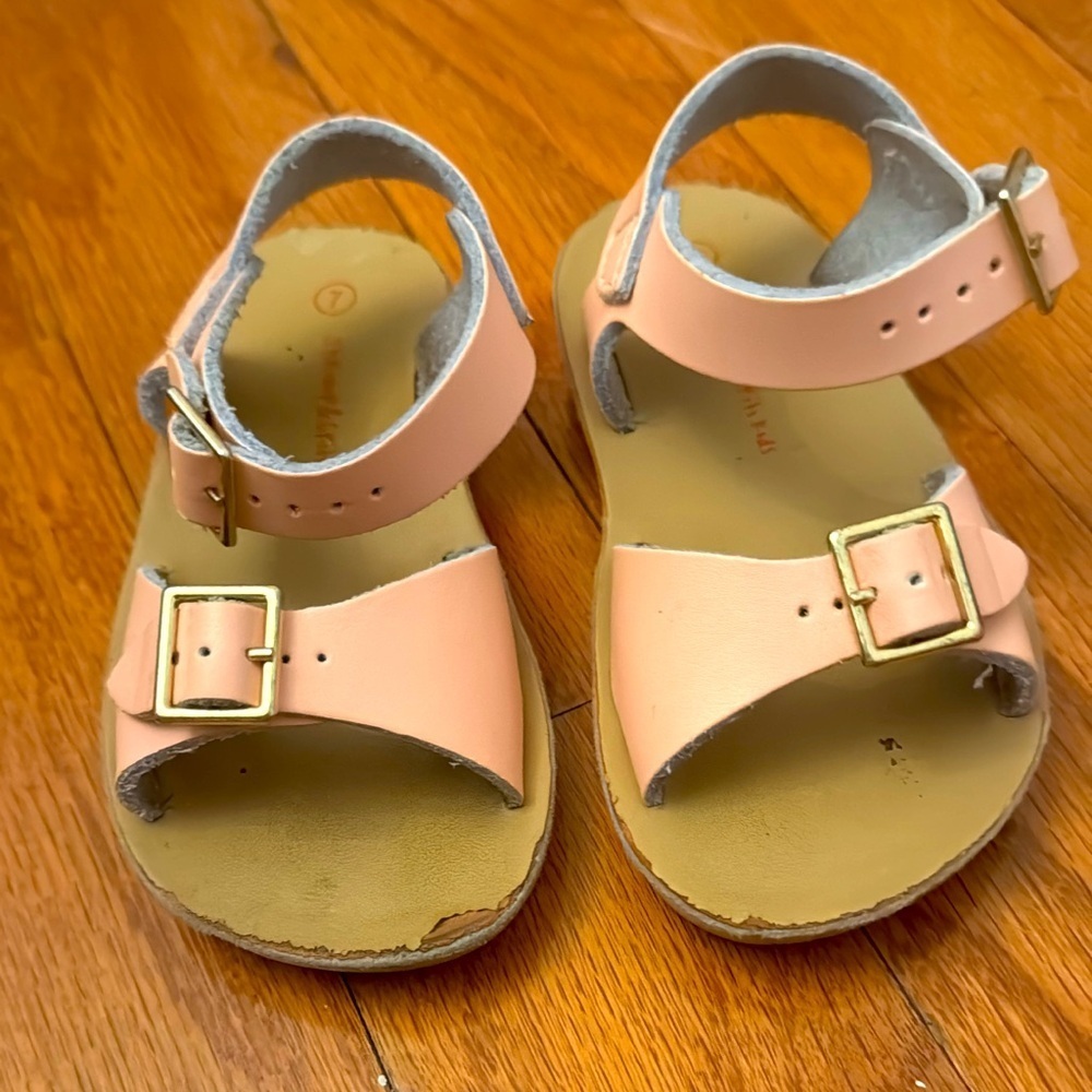 Shrimp & Grits Pink Sandal